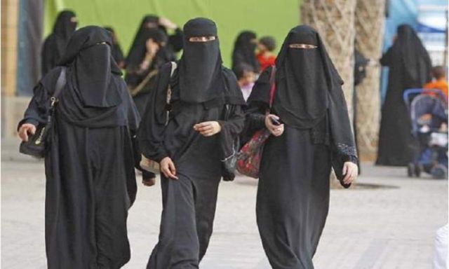 جامعة «عين شمس» تقرر حظر ارتداء النقاب على عضوات هيئة التدريس
