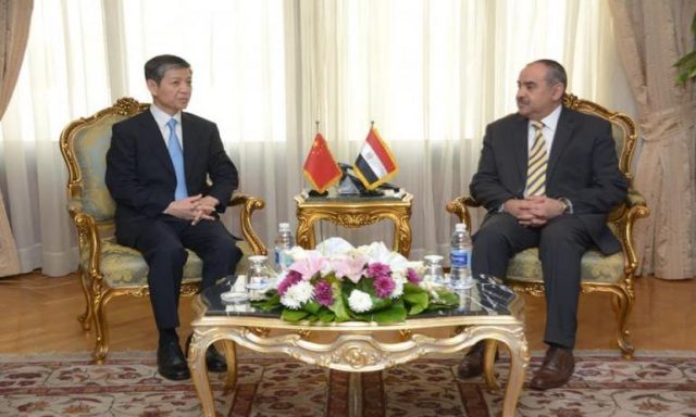 تفاصيل لقاء وزير الطيران المدنى و سفير الصين بمصر
