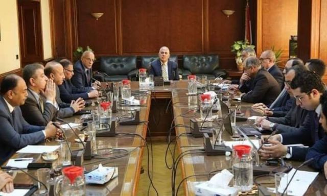 وزير الري يعقد اجتماعا مع أعضاء اللجان الفنية بشأن مفاوضات سد النهضة