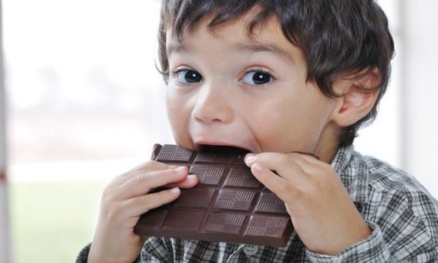 فوائد غير متوقعة للشوكولاتة الداكنة على الأطفال.. تعرف عليها