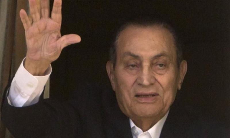 وزيرة شهيرة تتهم مبارك بالخيانة العظمى