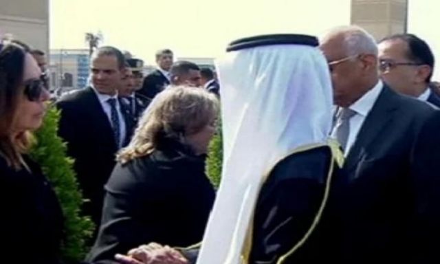 الوفود العربية تقدم واجب العزاء للسيدة سوزان مبارك عقب الجنازة العسكرية
