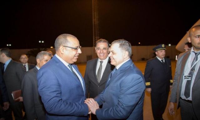 بالصور .. ننشر تفاصيل وصول وزير الداخلية ” تونس ” لحضور مجلس وزراء الداخلية العرب