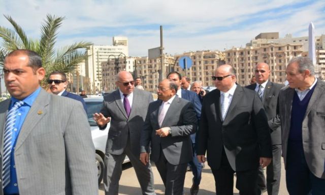 بالصور..وزير التنمية المحلية ومحافظ القاهرة يتفقدان أعمال تطوير ميدان التحرير