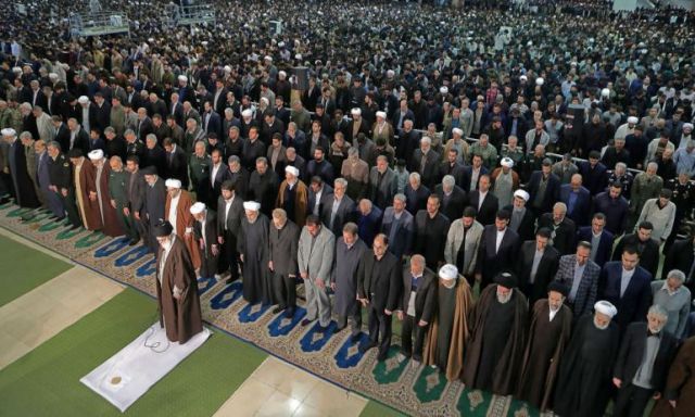 إيران تلغي صلاة الجمعة بعد غد بسبب تفشي كورونا