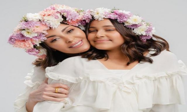 صور.. داليا البحيري وإبنتها ”قسمت” في جلسة تصوير بمناسبة عيد الأم