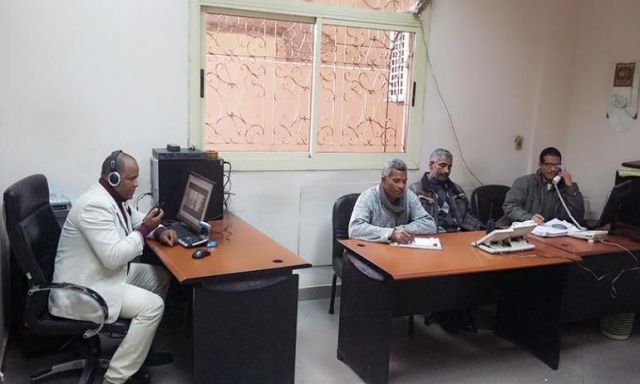 غرفة عمليات محافظة الأقصر تخصص خط ساخن مزود بخاصية ” واتس آب ” لتلقي بلاغات المواطنين