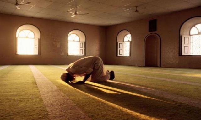 «البحوث الإسلامية» يوضح حكم الجمع بين الصلاتين بسبب غلق المساجد