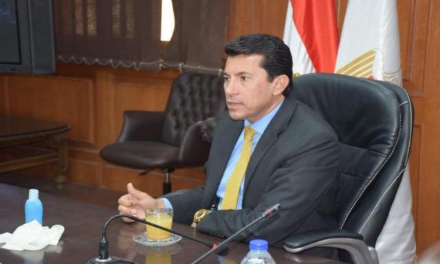 وزير الرياضة يبحث المشروع القومي للاسكواش وإنشاء المركز الرياضي المصري بتنزانيا