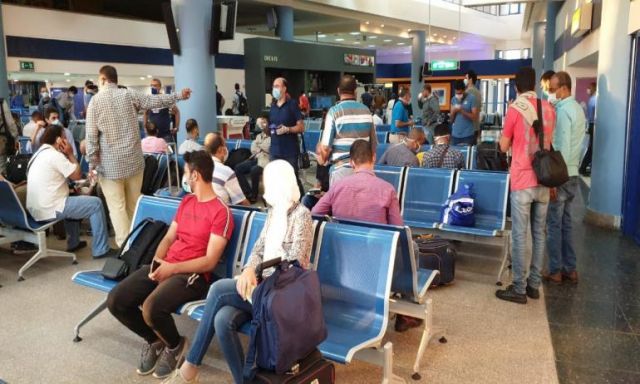 مطار مرسى علم يستقبل 83 مصريا عائدا من نيجيريا