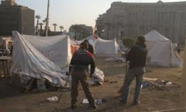 ضبط بلطجى يتسلل وسط خيام المعتصمين بميدان التحرير ويحاول إحراقها بزجاجات مولوتوف