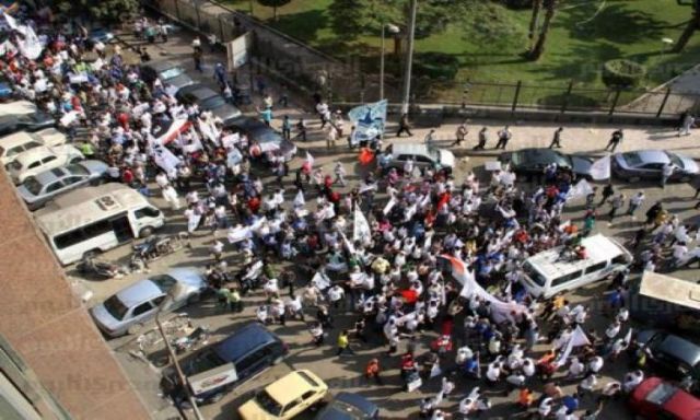 متظاهرو السيدة زينب يتجهون للتحرير مرددين ”يا مبارك نام واتهنا أنت وراك أحفاد البنا”