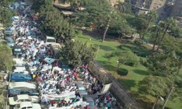 مسيرة السيدة زينب فى طريقها لميدان التحرير لإحياء ذكرى تنحى مبارك الثانية