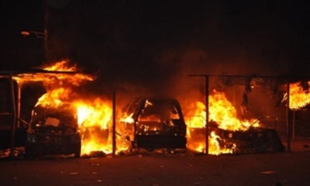 اشتعال النيران فى إحدى سيارات الترحيلات بميدان التحرير