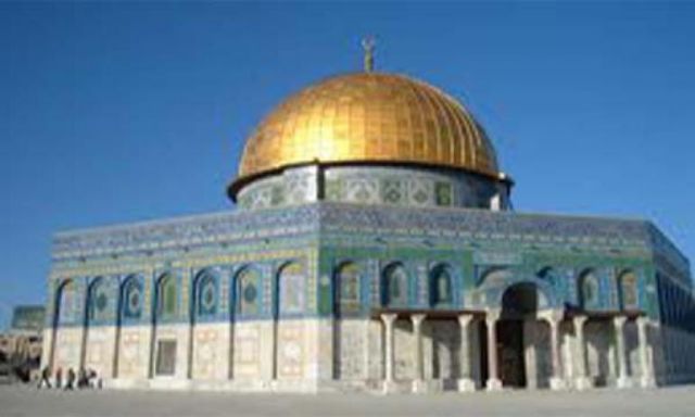 حراس المسجد الأقصى والمصلون يمنعون نائباً إسرائيلياً متطرفاً من اقتحام قبة الصخرة