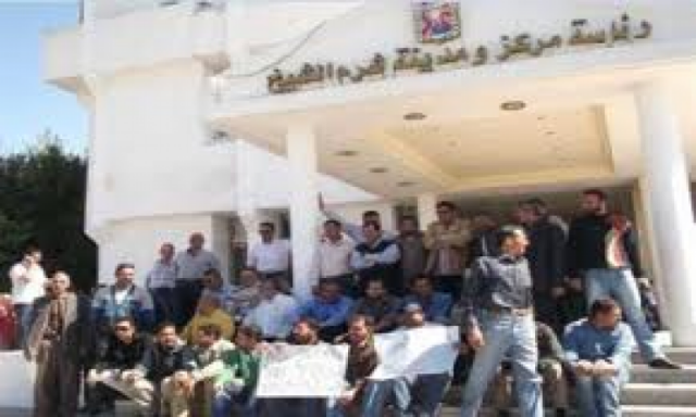 العاملون بمجلس مدينة شرم الشيخ يرفضون المشاركة في حملة النظافة بالمحافظة
