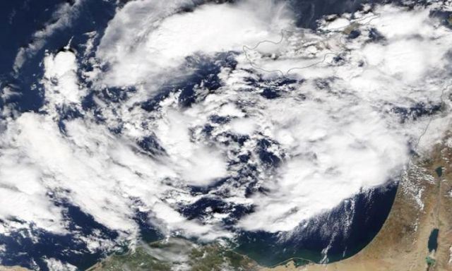 إعصار عنيف يقترب من سواحل جنوب آسيا .. اعرف التفاصيل