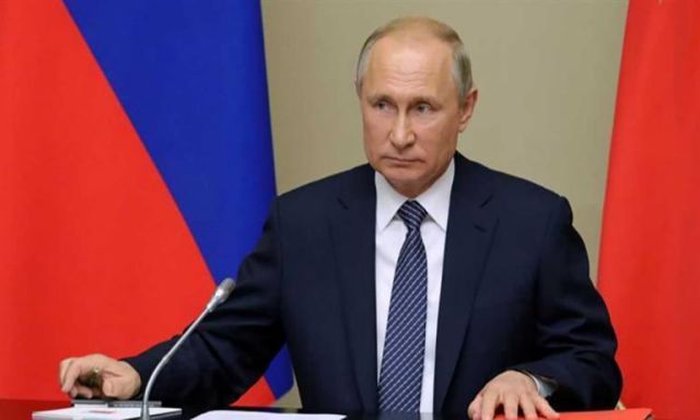 بوتين يطالب الروس بعدم السفر للسياحة ويحذزهم من جحيم كورونا