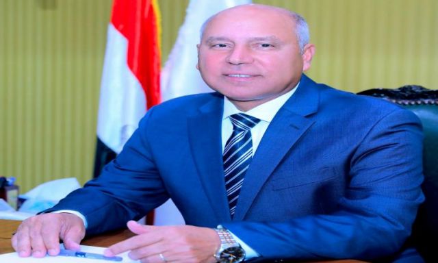 وزير النقل في جولة تفقدية بمحطتي مصر والشهداء