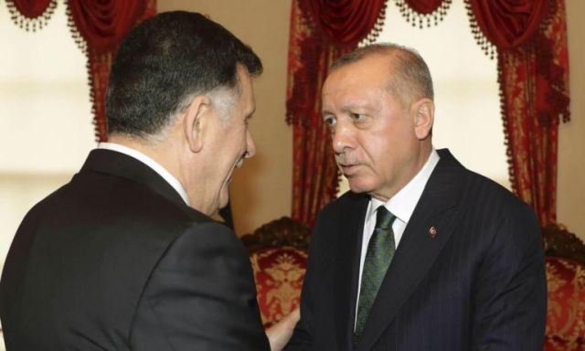 عاجل.. أردوغان يتبجح ويرسل سفينة محملة بآليات عسكرية إلي ليبيا