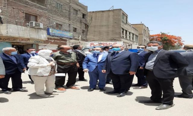 ”شعراوى” ومحافظ القاهرة يتفقدان أعمال إزالة الإشغالات والمخالفات بمحيط مستشفي 57357