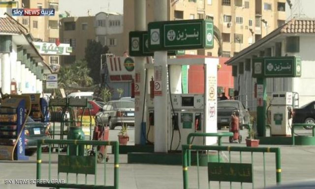 وقفة احتجاجية للسائقين أمام محافظة شمال سيناء بسبب الوقود