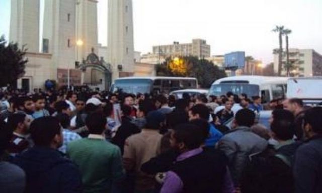 موظفو جامعة القاهرة يحاصرون وزارة المالية