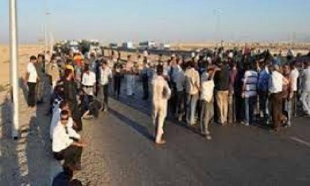 اهالى السلوم يقتحمون محافظة مطروح احتجاجا على قرارالحكومة الليبية  بفرض التأشيرات