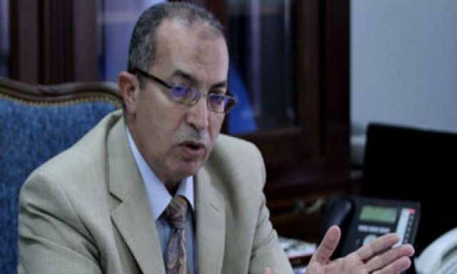 قنديل يقيل محمد الصلحاوى رئيس مصلحة الجمارك من منصبه
