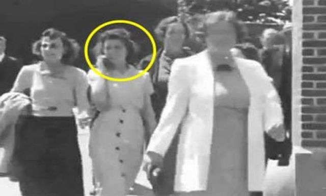 بالفيديو: فك سر المرأة التي ظهرت تتحدث في الموبايل سنة 1938