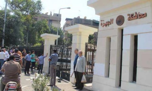 توافد أعضاء جبهة الانقاذ الوطني للتظاهر أمام محافظة الجيزة لرفض أخونة المحافظة