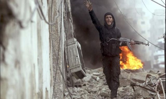 اشتباكات عنيفة بين الجيش السوري والمعارضة المسلحة في ريف دمشق وحلب