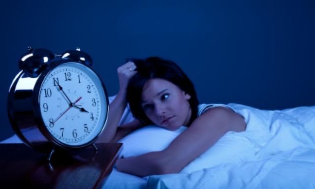 مرحلة التفكير قبل النوم من أخطر الوسائل السلبية على الإنسان
