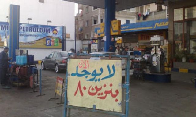 ضبط عامل بمحطة وقود ديرمواس أثناء بيعه البنزين بالسوق السوداء