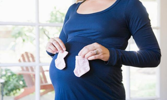 اختصاصى أمراض الحساسية: الولادة القيصرية قد تتسبب في إلحاق العديد من الأضرار الصحية بالطفل