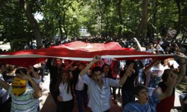 اليوم .. متظاهرون اتراك يعلنون عزمهم مواصلة تحركهم ضد اردوغان