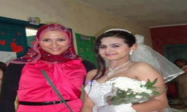والدة منة عرفة تتبرأ من صورة زفافها
