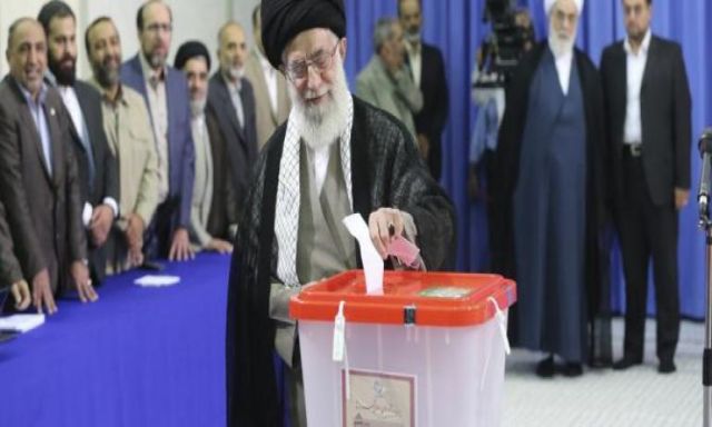 بالصور .. اقبال متزايد على الادلاء بالاصوات في الانتخابات الرئاسية الايرانية