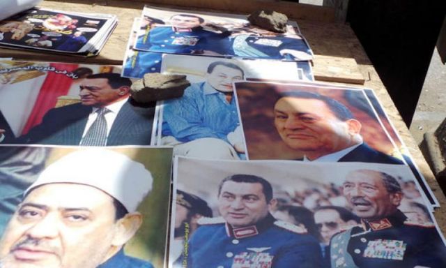 بالصور .. مبارك يعود لميدان التحرير