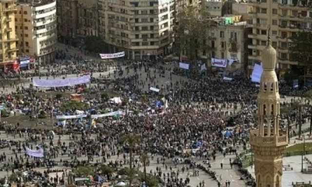 ناشطون: اللجان الشعبية انتشرت بكثافة لتأمين مداخل ومخارج ميدان التحرير