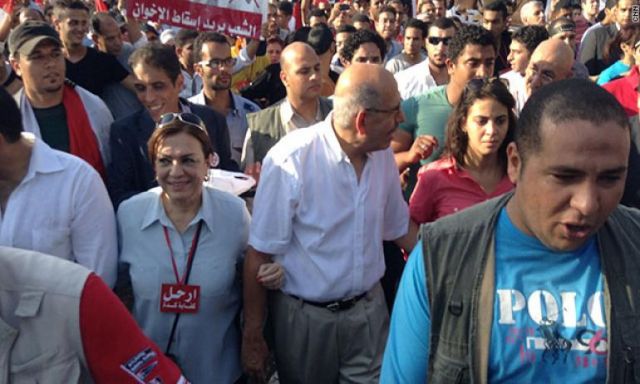 جبهة الإنقاذ تصدر البيان الأول لثورة 30 يونيو.. وتعلن: سقوط مرسى وإخوانه