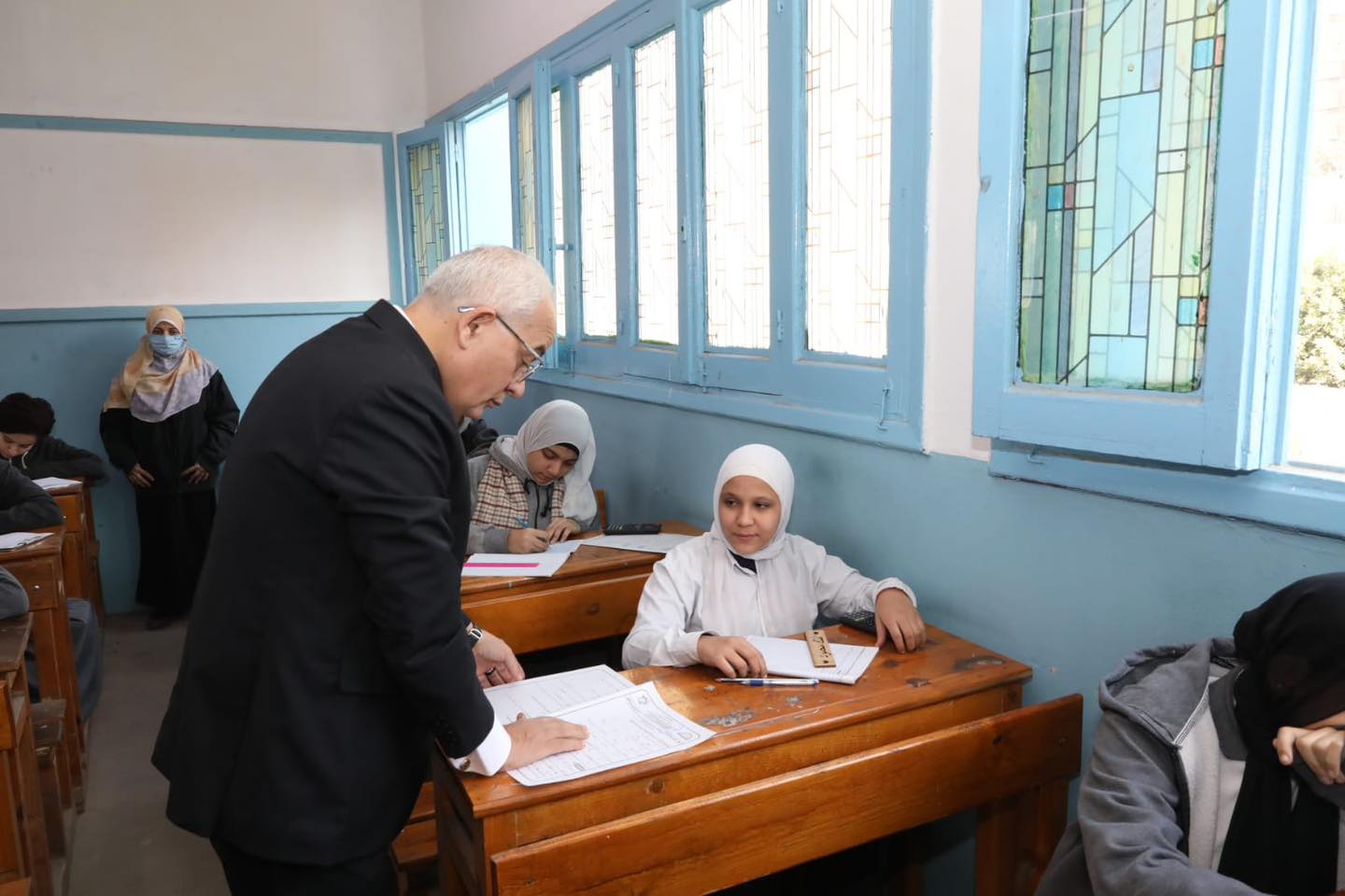 وزير التعليم يتفقد لجان امتحانات الشهادة الإعدادية بالجيزة (صور)