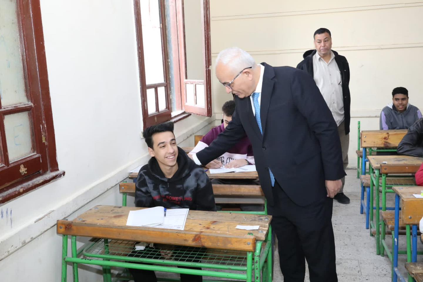وزير التعليم يتفقد لجان امتحانات الشهادة الإعدادية بالجيزة (صور)