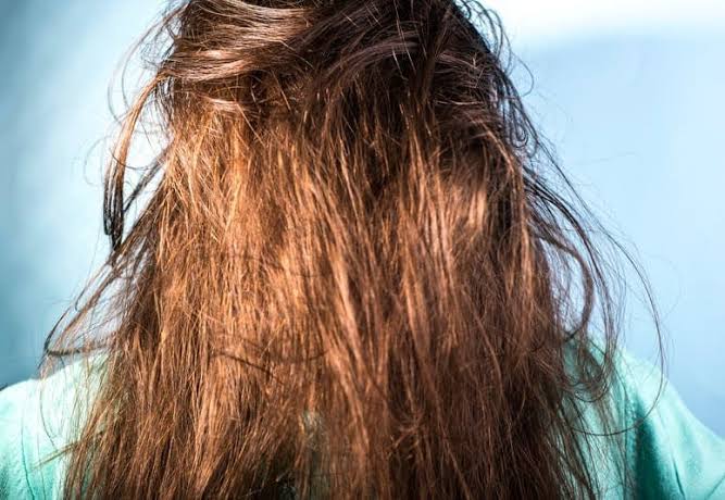 وصفات طبيعية لحماية الشعر من الحر والرطوبة في الصيف